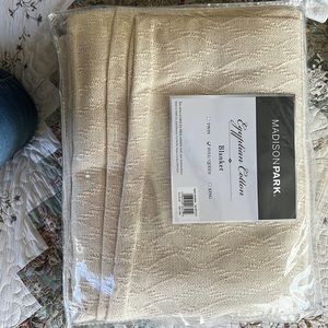 FullQueen size blanket